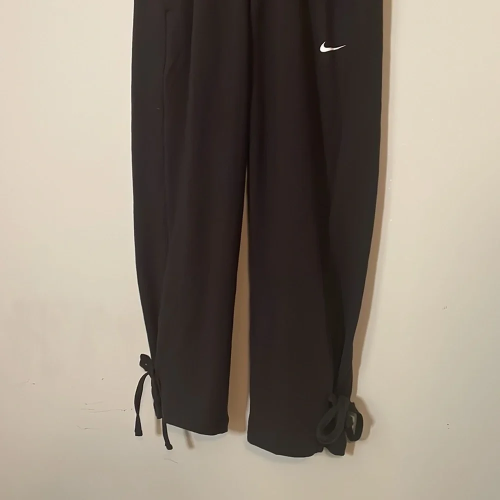 Nike Women's Yoga Crop Pants - New with tag - Picture 7 of 10